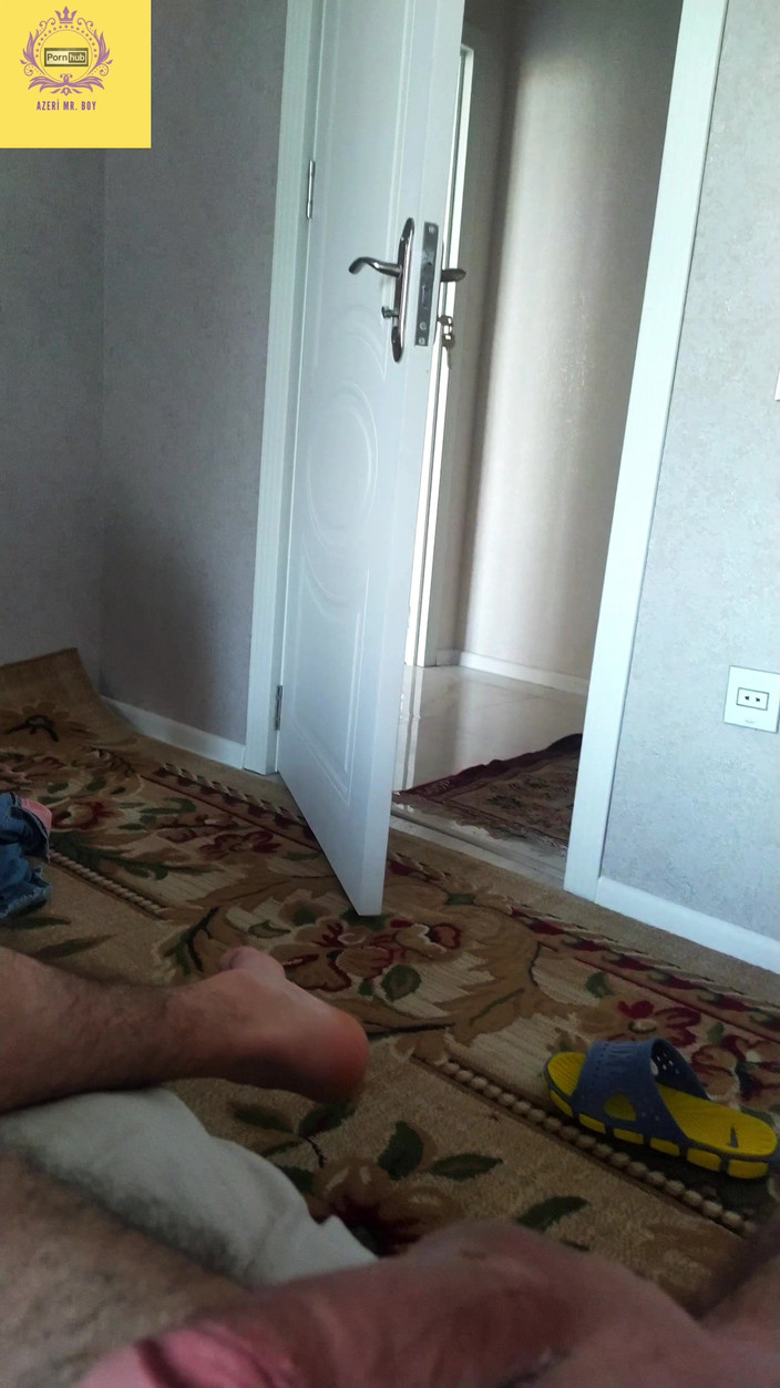 Teen and Milf Female Sex: POV Latina Image de sexe dans la salle de bain...