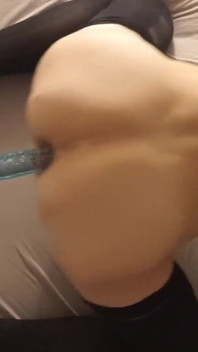 Dildo niszczy młode femboy