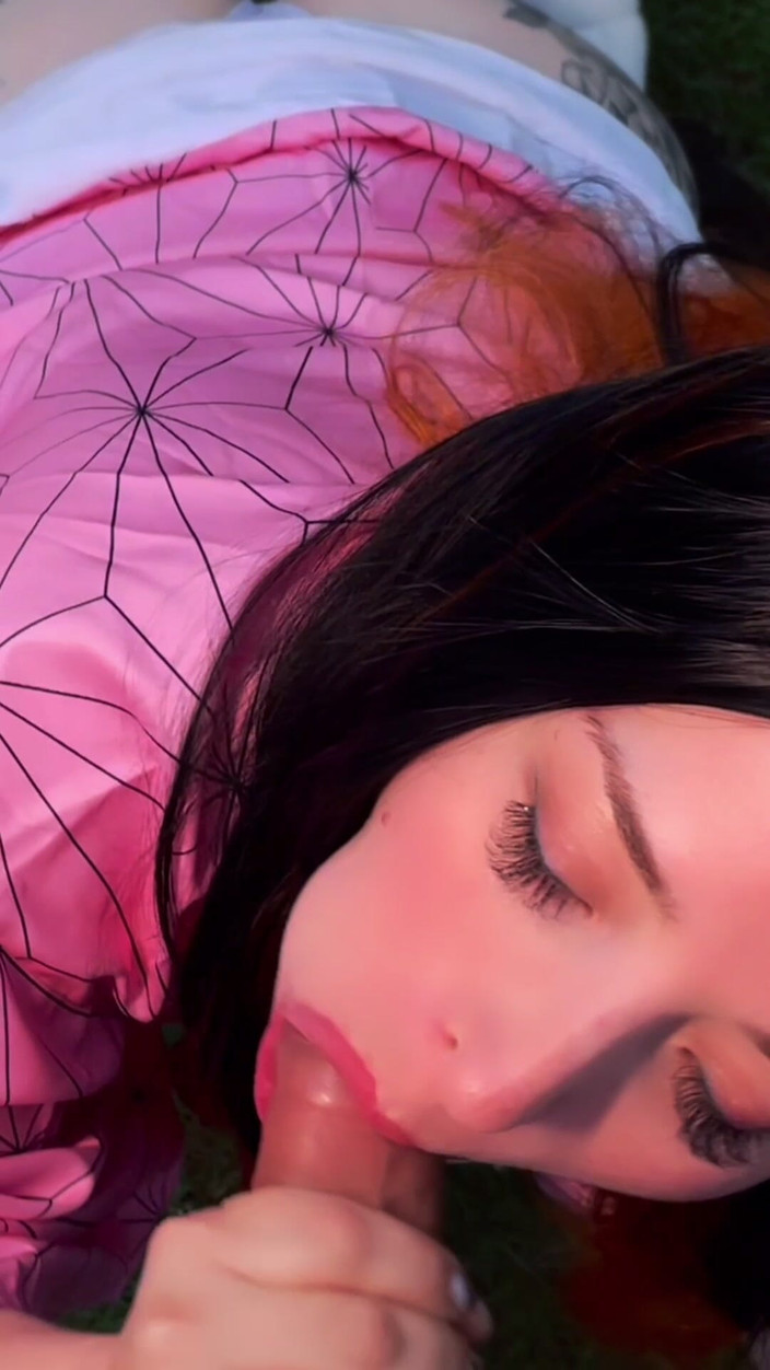 Kate jenn: Cosplay Nezuko bertetek besar (Demon Slayer Hentai)