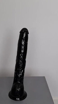 Clem brut în costum negru din pvc luând Rambone