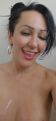Ellyn Shemale, Smoke, Cum and Drink Urine
