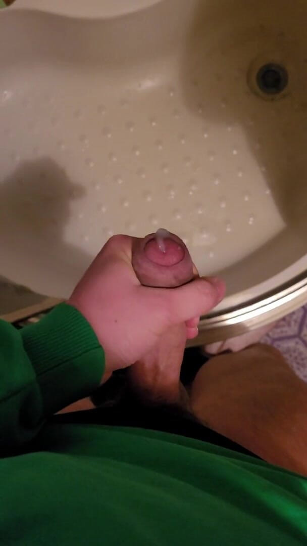 Wanker forever: Secretly Jerking off in the Bathroom