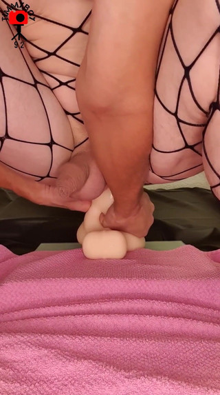 Timmyboy: Timmy boy lagi asik mainin kontolnya pakai vibrator sampai lubang...