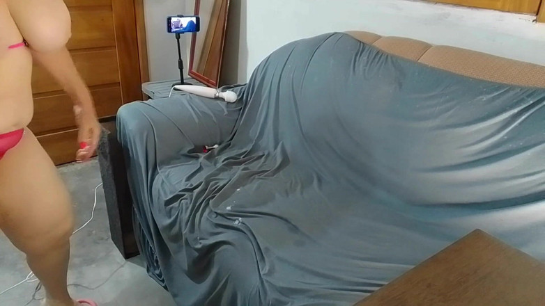 Vivi guedez: Dalam edisi ini kami memiliki kehadiran yang termasyhur.