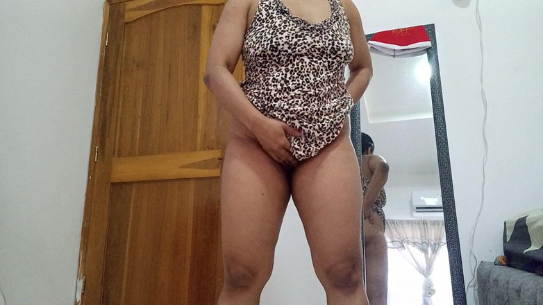 PATY PATY: मेरी सौतेली मम्मी सौतेले बेटे के बारे में सोचकर हस्तमैथुन करती है जब तक कि वह चरमसुख में वीर्य नहीं छोड़ देती