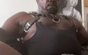 Black smoking muscle stepdad: Black muscle leather domingo por la tarde pausa de humo