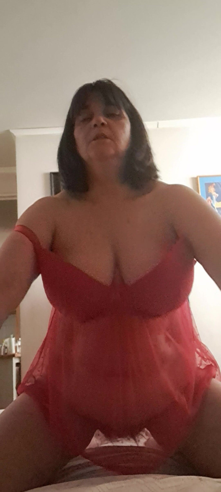Mommy big hairy pussy: Showing off Hot MILF Tits