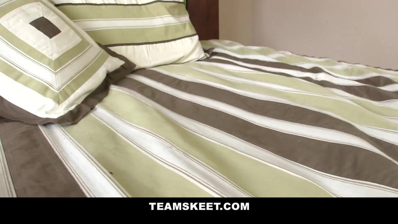 Team Skeet: 자지를 빠는 18세 의붓아빠