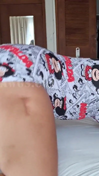 Latina gruesa y con curvas me ama golpeándola en perrito