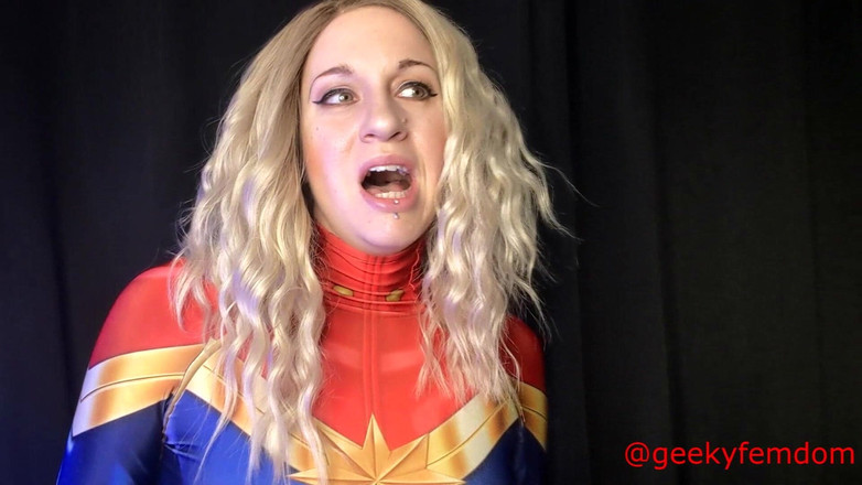 Geeky Femdom: キャプテン・マーベルがバッキーを性的に支配する