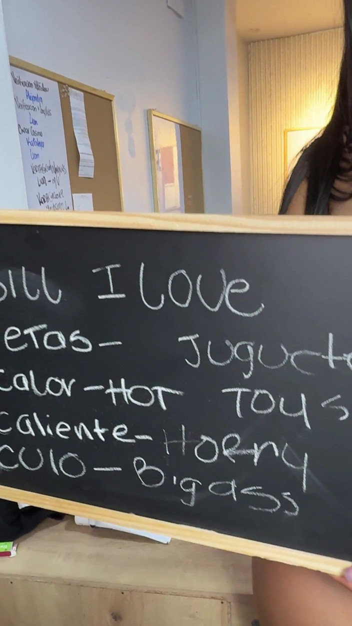 linahenaossx: Bakış açısı öğretmeni çok ateşleniyor ve dildosu ile hitachi'siyle uğraşıyor