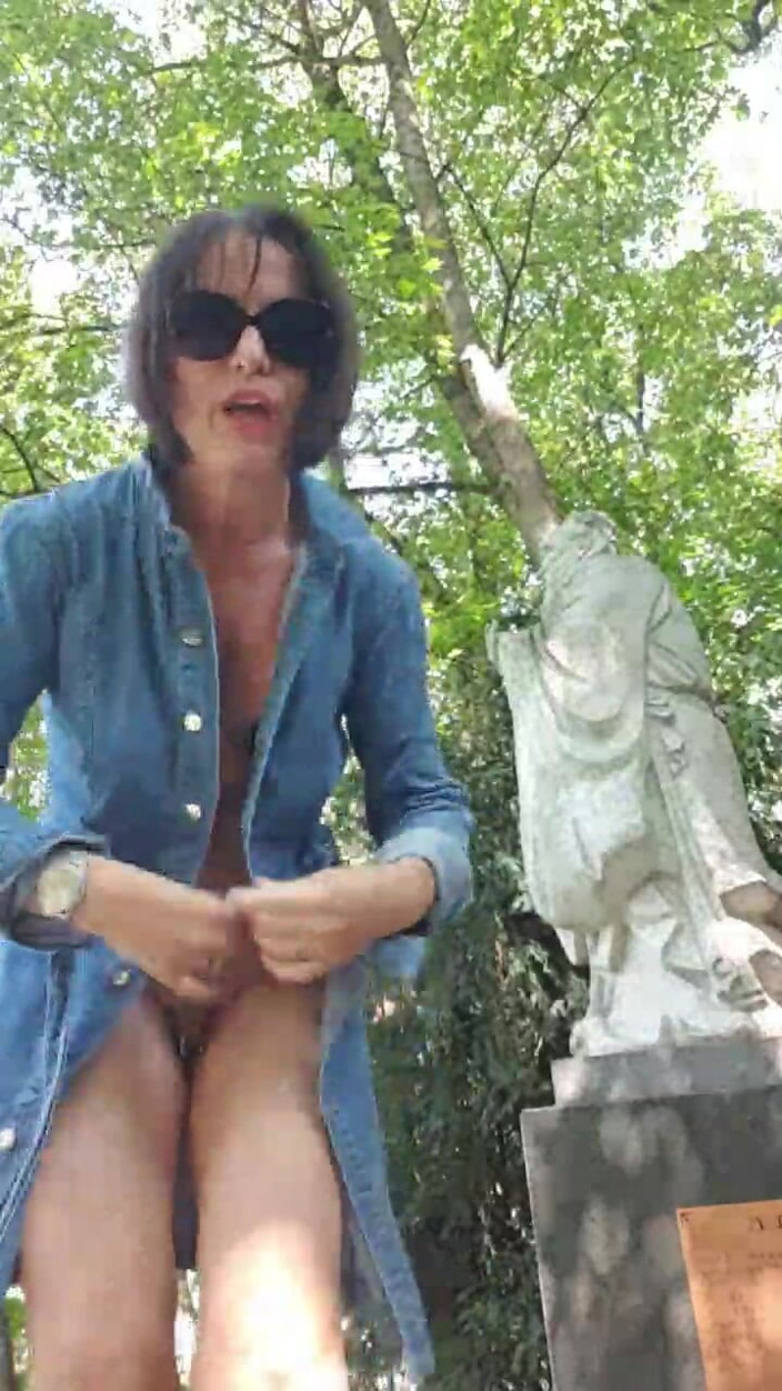 JulieEroticDress: Nude in a Public Place with Squirt