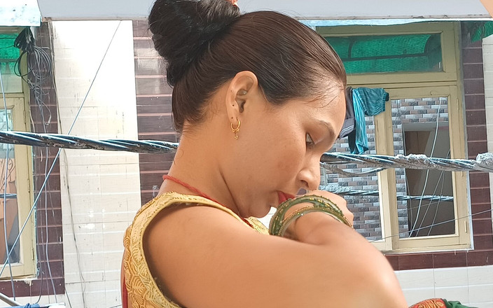 Kavend91: 房主来收房租，当她没有得到房租时，她开始做爱