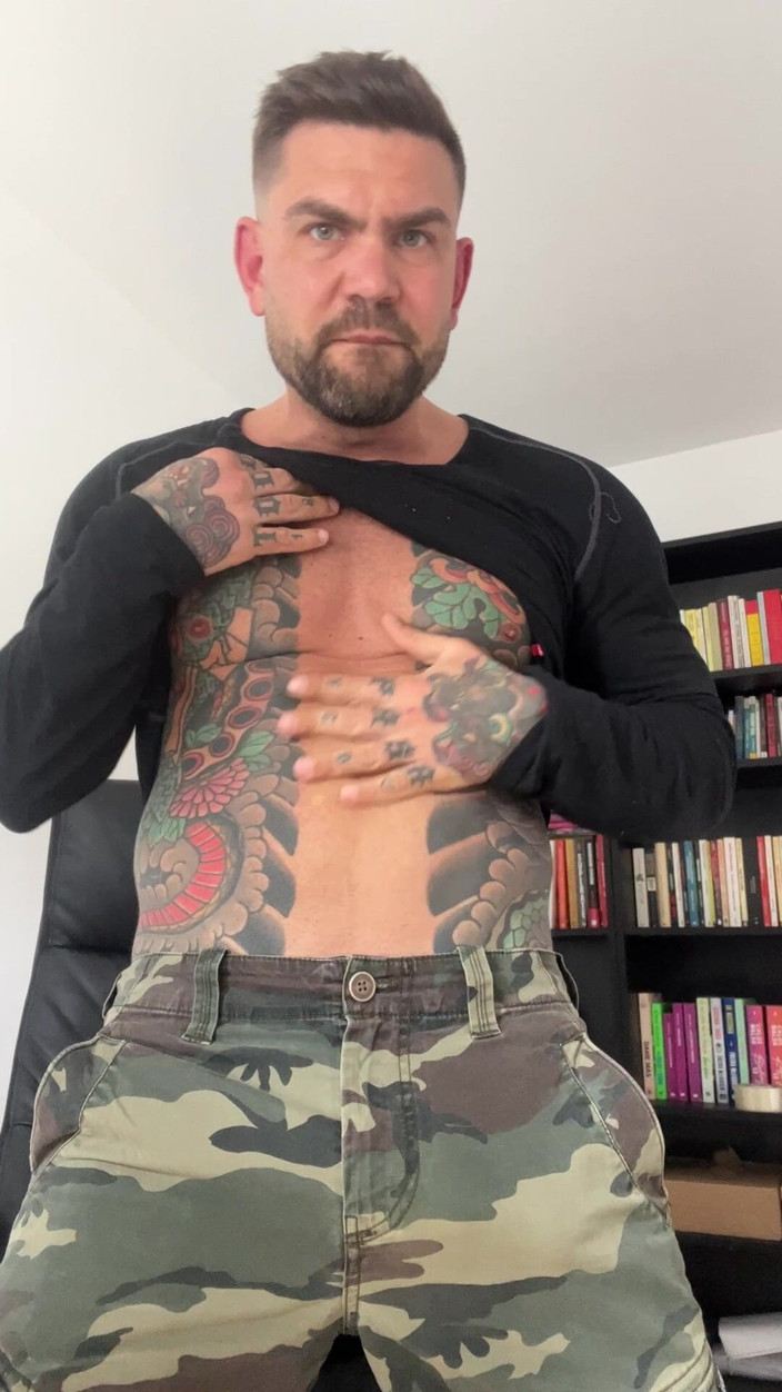 Juan Lucho Gay: Tattooed and Muscular, He Cums a Lot