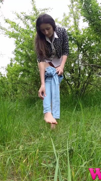 Diana Pee on Grass and Then She Dress Pulling up Her Tight Jeans