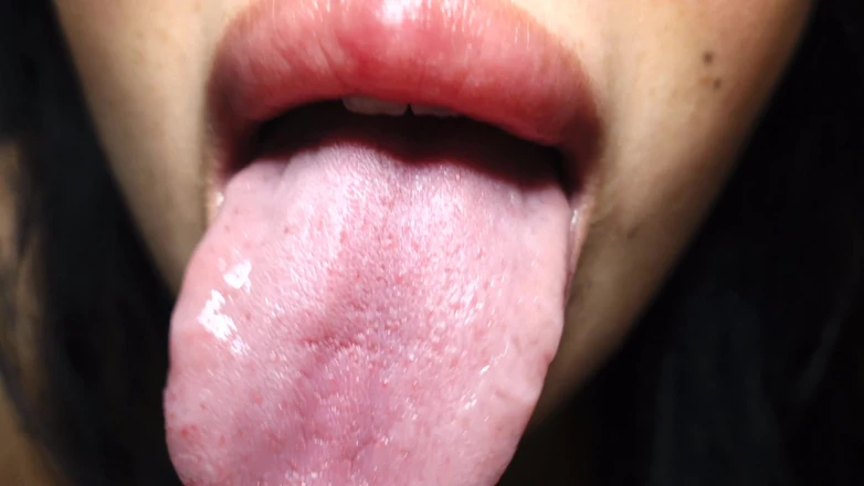 Asmr_mouth: Léchage de lentille sensuel et sexy