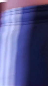 Fată sexy cu țâțe mari tatuată futută în trei... Spermă pe țâțe