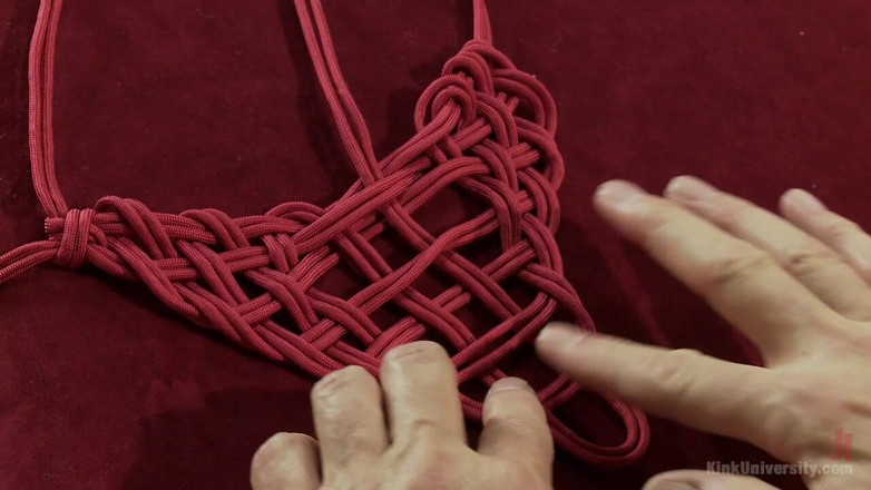 Kink University: Безумный бондаж и галстуки для волос