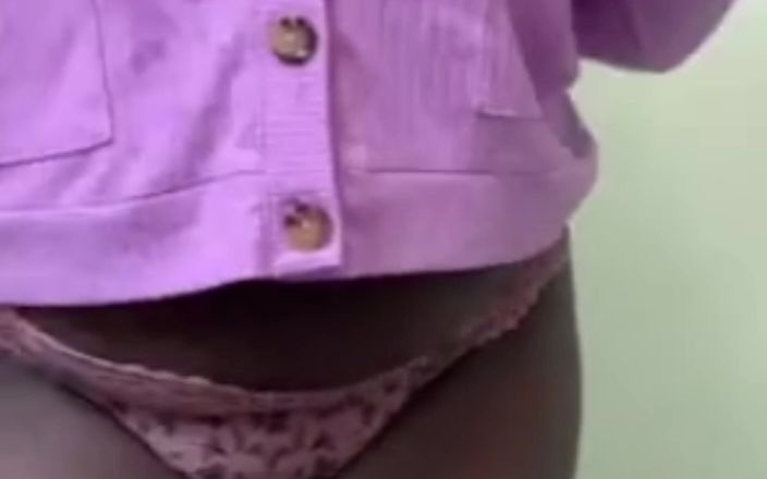 Super sexy ebony cuties: Mačkám moje velká prsa třesoucí se obrovský zadek kojící