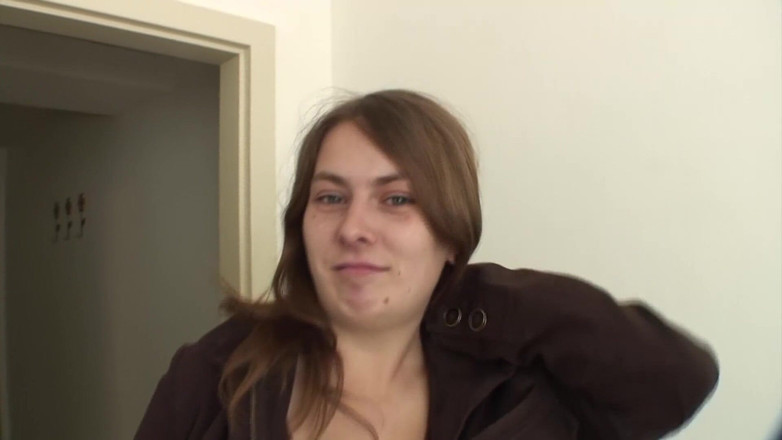 German amateur couples: Ragazza dall'aspetto sexy dalla germania che soddisfa un cazzo in...