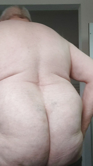 Karlchengeil: Prstění a fackování na můj celulitidový kulatý zadek