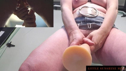 Little Sunshine MILF: Šukání s různými hračkami vzhůru