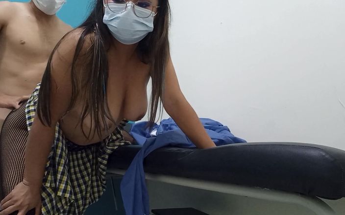 Goky: La studentessa visita il dottore al suo appuntamento di ginecologia...