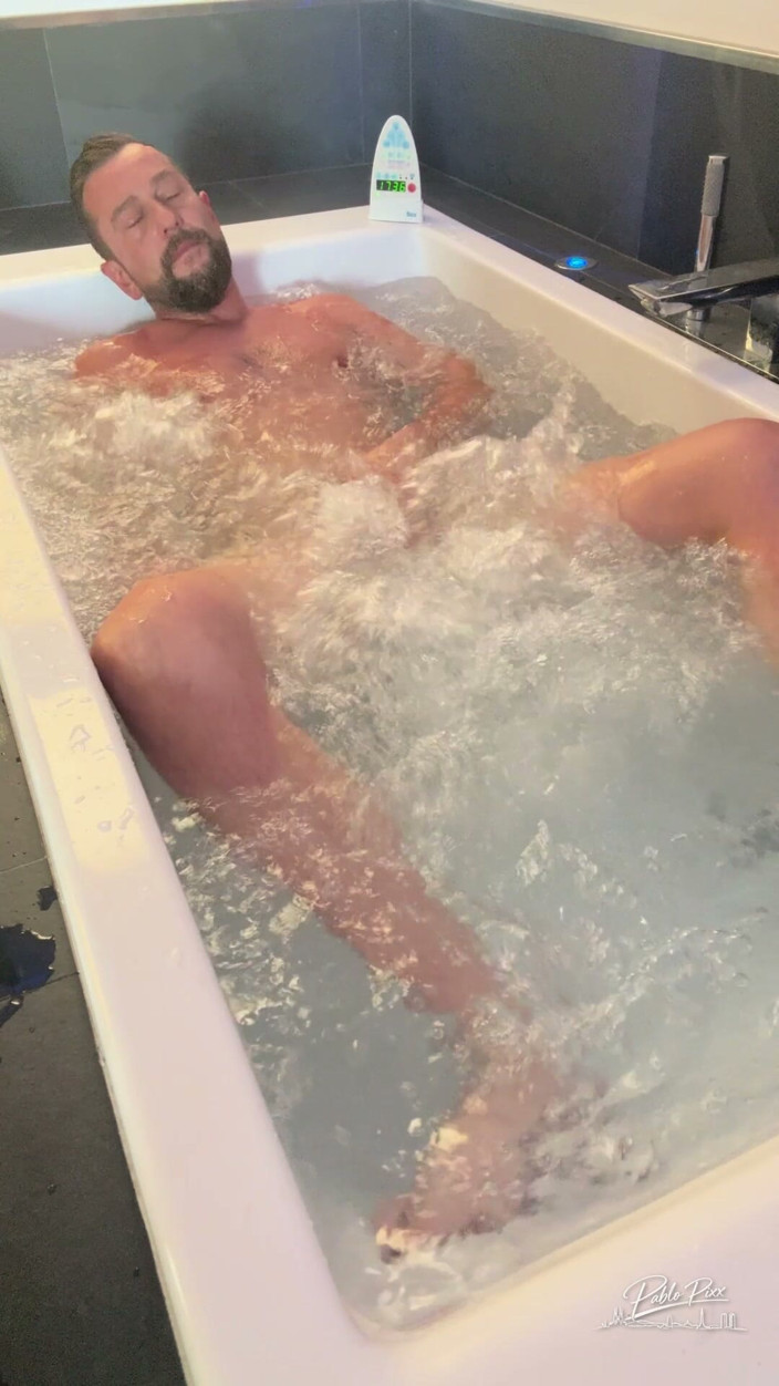 Pablo Pixx: Hung Italian Jerks off Alone in His Penthouse Bathtub