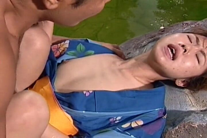 Asian Mature Climax: สาวเอเชียหีฟิตชอบเย็ดริมสระว่ายน้ำ