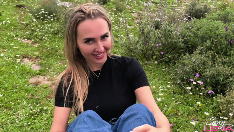 Goddess Lena: Грецький гірський футджоб із потними нейлоновими ногами — Зовнішній крем-пай на моїх підошвах