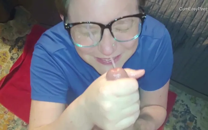 Cum and piss play fun!: Liza's First Facial!