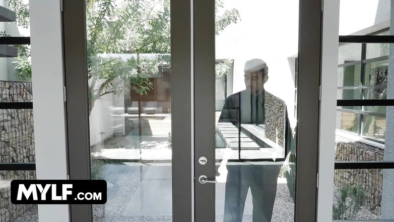 Mylf Official: Svázaná MILFka je ošukaná a vystříkaná