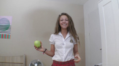 All Group Sex: Kambodžská MILFka stříká a učí chlupatou španělskou teenagerku, jak jíst mužův...