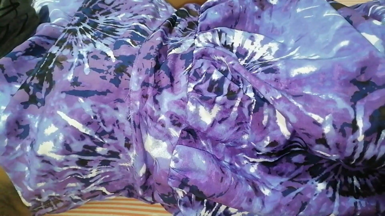 Sweety In Bed: Chica asiática lentamente desnuda tetas peludas y cuerpo completo antes...