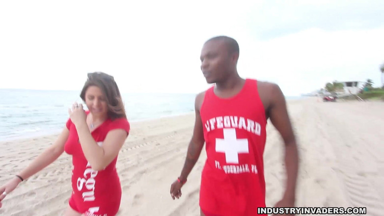 Naked Hustlers: Bay Watch XXX