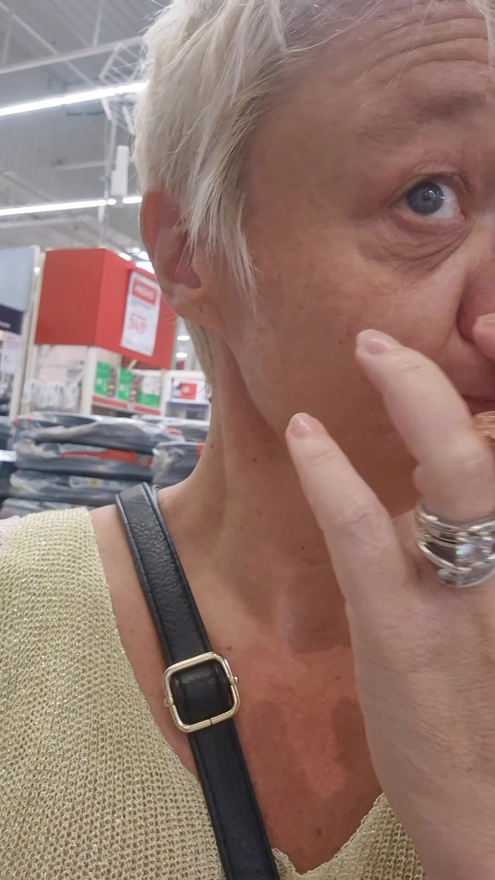 Sofy13: Moi en train de me promener dans les magasins
