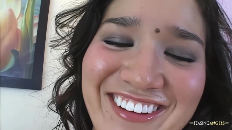 Teasing Angels: Перед тем, как покрыть ее лицо горячей спермой, Анджелина позволяет ему хуй ее неустанно.