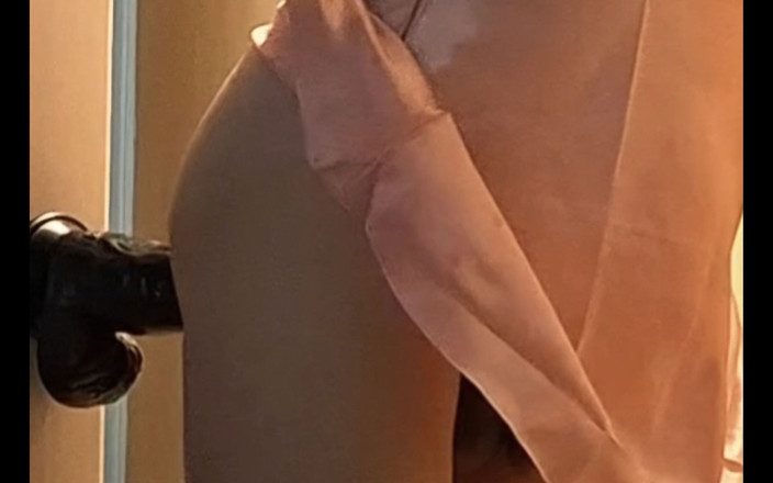 covo_sissy_cross: La tua ragazza preferita viene scopata arrapata e si prepara...