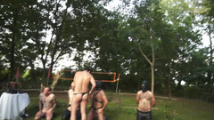 BDSM Deutschland: Bebiendo pis, esclavos sexuales masculinos azotados por dominatrix