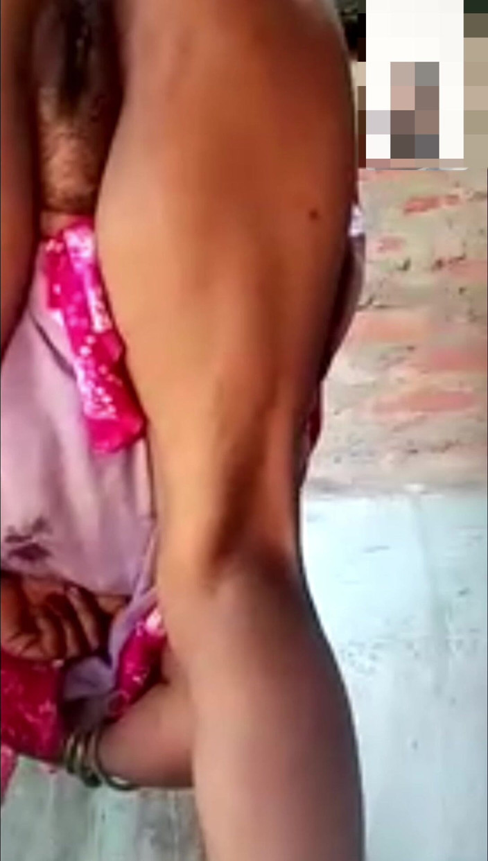 AkashKumar: Bhabhi desi menunjukkan Gand dan Chootnya Dalam Panggilan Video