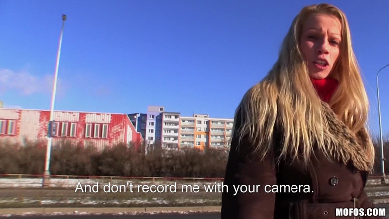 Public Pickups: Openbare ophaalbeurt - blonde Lucie met grote tieten geeft pov pijpbeurt...