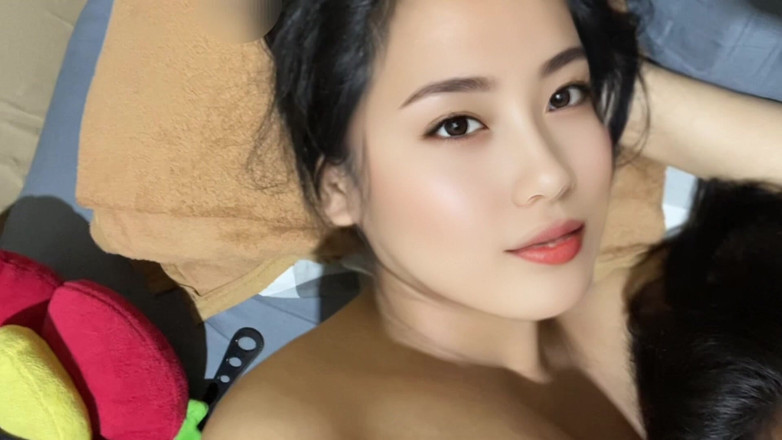 Naylalala: Stepfather Fucks with Stepmom in the Room