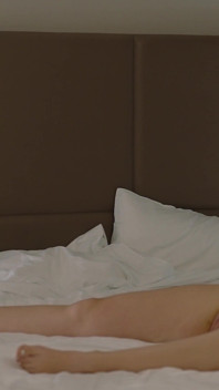 Gerçek amatör çift otelde ev yapımı seksi filme almak için yeni kamera satın aldı