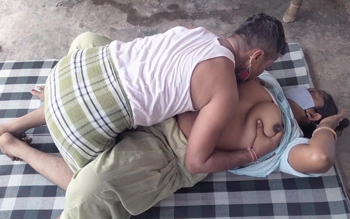 Yourgeeta8899: Sperma inuti min tonårs styvmamma geeta tight fitta på dagen