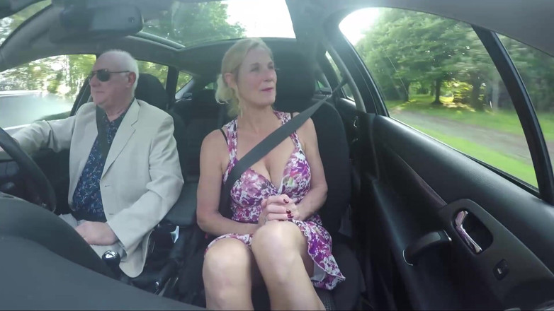 Dirty Doctors Clips: Blinkar och onanerar i bilen
