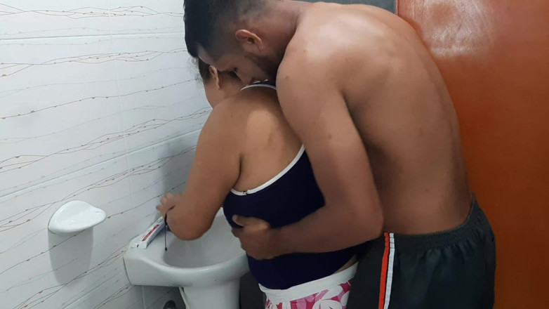 Javi: Saya menghisap pantat ibu tiri saya