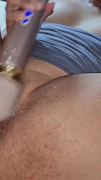 Anal Chaud - Guerre De Squirt, Latina Chevauche Avec Son Gros Cul