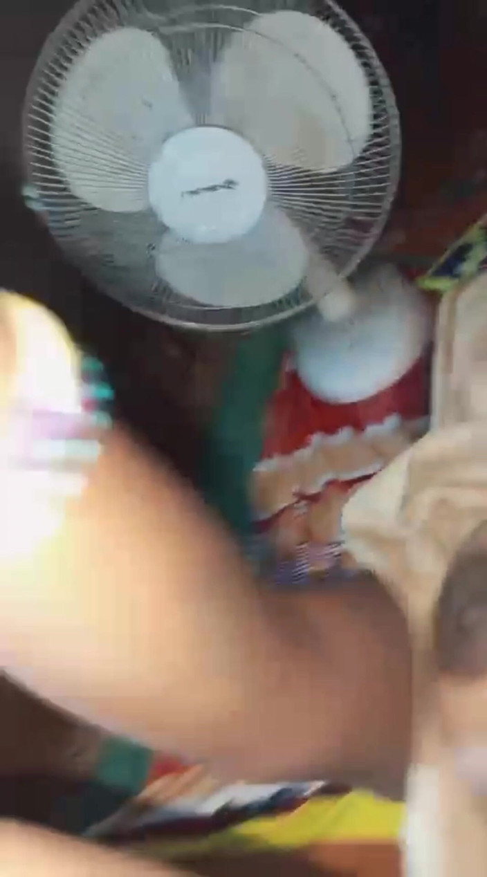 Auntixxx69: Abang tiri botak mengongkek saya dan menerbitkan video saya