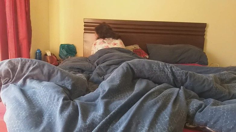 Sparowdox: Sexe matinal : baise sa chatte étroite avec un énorme gode et éjaculation dans...