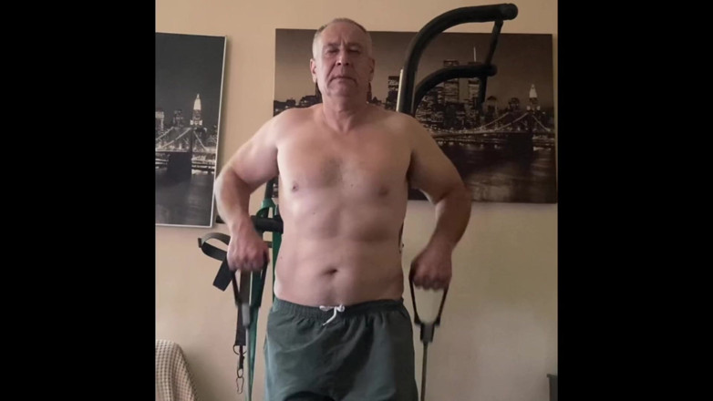 Alex Igogo: Тренажерний зал і сольний час